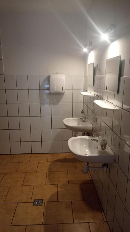 Wagony Sypialne W Muzeum Kolejnictwa Hotell Jaworzyna Slaska Eksteriør bilde